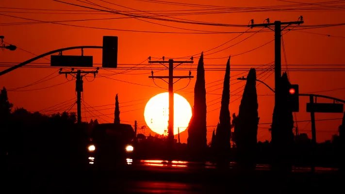 Hundreds of millions across the globe baking in the global #heatwave without AC as power grids collapse under a surge in electricity demand:

🇧🇦🇲🇪🇭🇷🇦🇱🇸🇦 🇰🇼🇪🇬🇹🇷 🇮🇳 🇭🇺 🇧🇬 🇺🇸 

Blackouts are currently affecting India, Egypt, Turkey, Kuwait , Saudi Arabia, Montenegro, Bosnia,