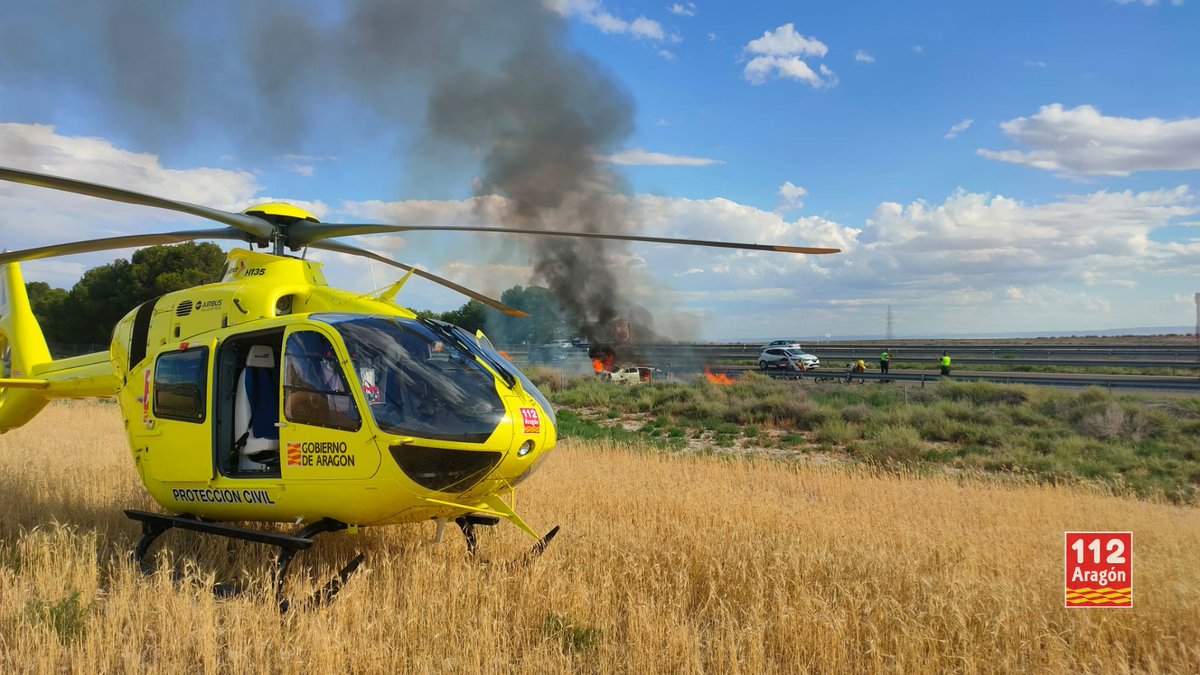 112Aragon's tweet photo. El #helicóptero del @112Aragon ha sido activado por un #accidente en la AP-2 en #PinadeEbro (#Zaragoza). El aviso se ha recibido a las 18:21 h y se ha activado también a #061Aragón, @guardiacivil, #voluntarios de #ProtecciónCivil de #RiberaBajadelEbro y #bomberos de @DPZaragoza https://t.co/LIyxyMjgp7