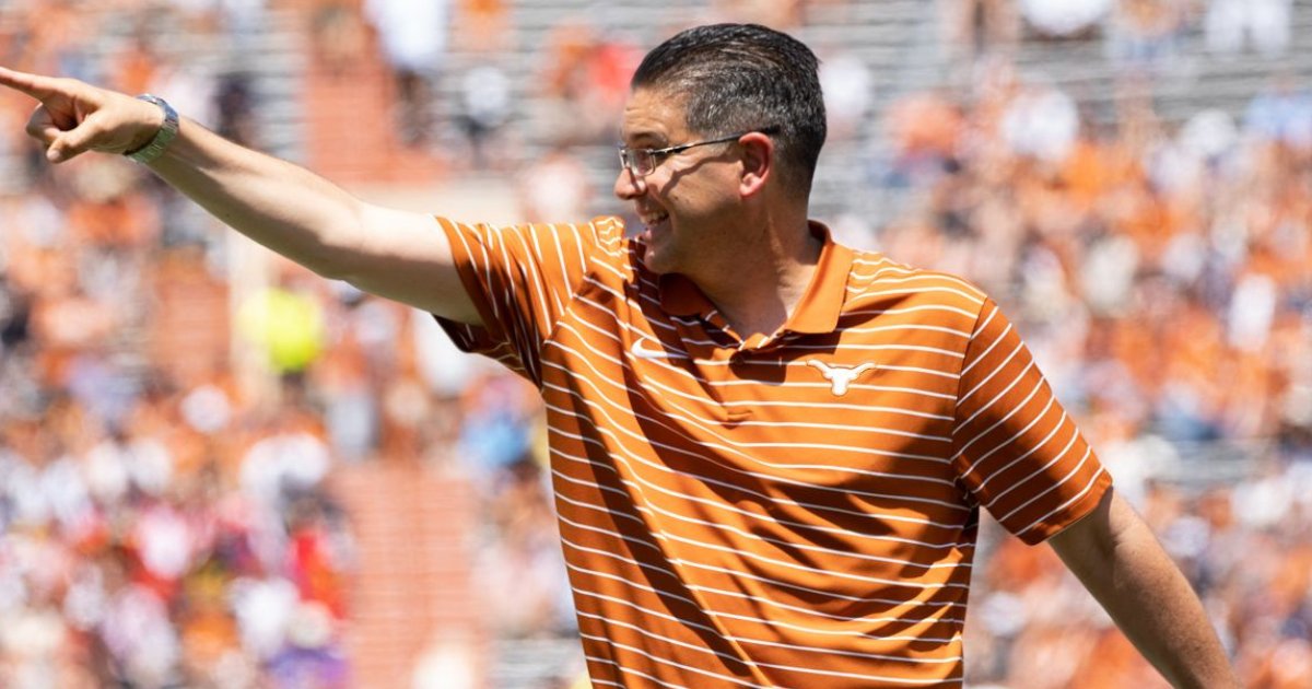 InsideTexas's tweet photo. "In back to back classes, Jeff Banks has added a high-end future NFL player at his primary position."

@EricNahlin on the massive recruiting win for Texas and  Banks in 4-star TE Nick Townsend (On3+): https://t.co/RV9TuGQNPs

Not a member? Join IT TODAY for $1! - https://t.co/9ebyy0nWv6