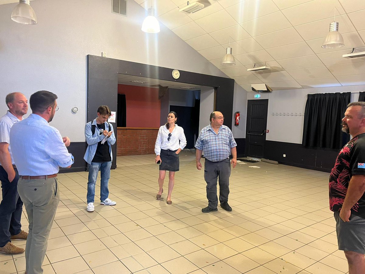 GregVillafranca's tweet photo. 👉 Merci à @MarionCanales et @JuBrugerolles pour leur soutien et leur visite sur le terrain avec @DEATAlain, Maire d'Entraigues suite à l'épisode d'orage de grêle violent que nous avons subi dans la nuit du 11 au 12 juillet. https://t.co/QLEl1CRhsp