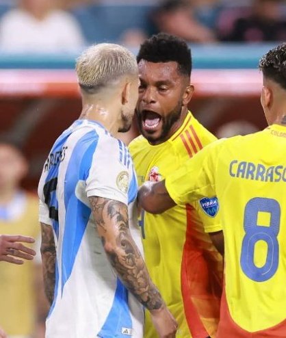 OutOfContextAm5's tweet photo. Los otros putitos de la selección tirandoselas se las dan de muy malotes con tatuajes, canciones y demás, pero son RE-CAGONES cuando se tiene que ir al pique. 

Ironicamente EL ÚNICO QUE TIENE LOS HUEVOS Y NO SE DEJA DE ESOS PUTOS es un "evangelico" del grupo. https://t.co/3GMBeSziuA