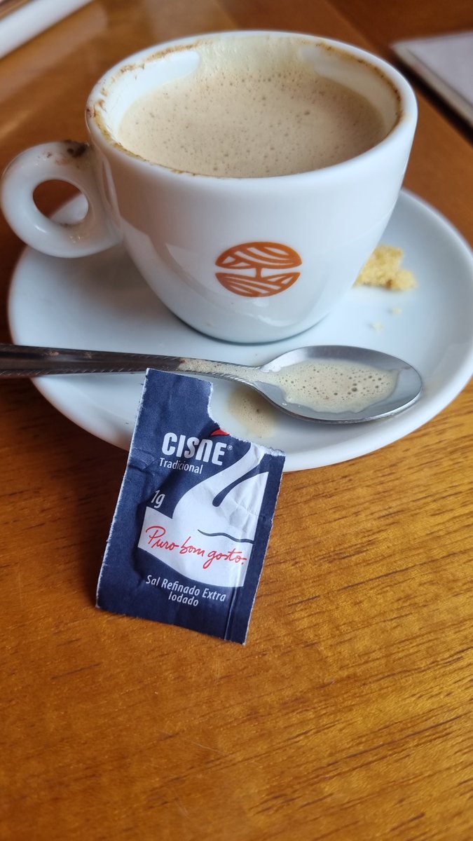 Boraschi's tweet photo. aí vc passa numa cafeteira e seu marido faz isso https://t.co/RltylU0SWK