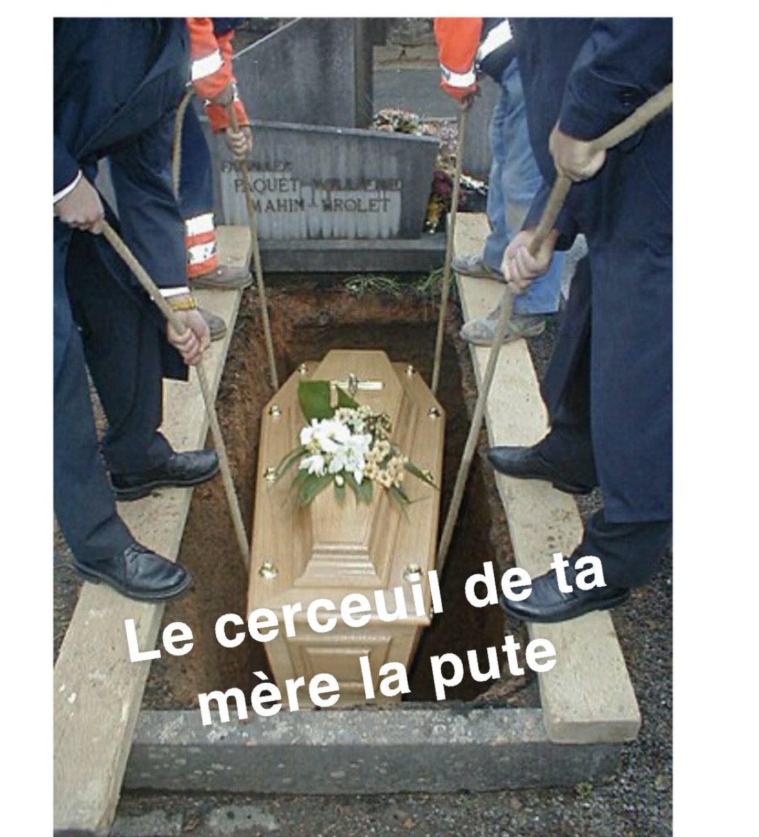 ralflo5's tweet photo. @Albert_ration @Fanfy1968 @Saburrator10 @nrr_059 Voilà le tien c’est encore chaud mange vite https://t.co/MPzH0AtmbI