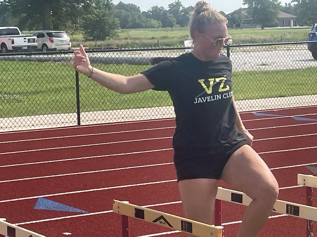 ChrisDuerr's tweet image. Cool full circle moment today as former @KCR1SCHOOLS State Champion and current @MizzouTFXC thrower Jen Hinkle comes home to put on a Javelin Skills clinic for Northeast Missouri High School throwers. 

Story tonight at 6 @KHQA
