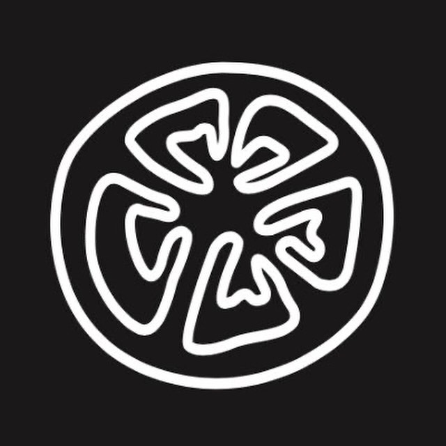 It's about time! <a href="/AnthonyOToole_/">🦊 AOT 🐝</a>'s edible garden is about to ripen🍑

What began in 2016 with a Polytunnel, a ‘handful’ of organic seeds, a lively compost heap, &amp; a few feathered friends, Anthony’s garden has blossomed into a vibrant tapestry of curiosity, biodiversity, &amp; flavour