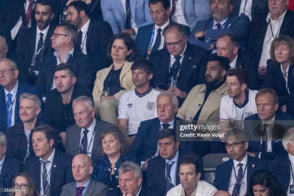 louisdailypromo's tweet photo. Louis watching the Euros Final 2024.

📸: Kevin Voigt https://t.co/nsTbAWdLph