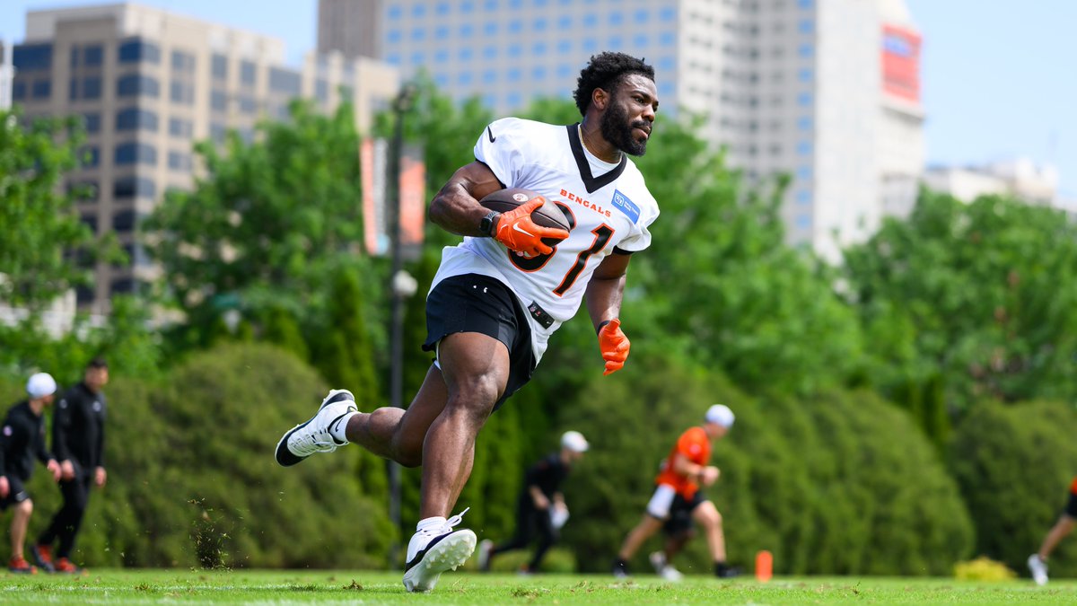 Bengals's tweet photo. Tick tock. See y'all at training camp. 😏

#RuleTheJungle https://t.co/ITXbCxzXhT