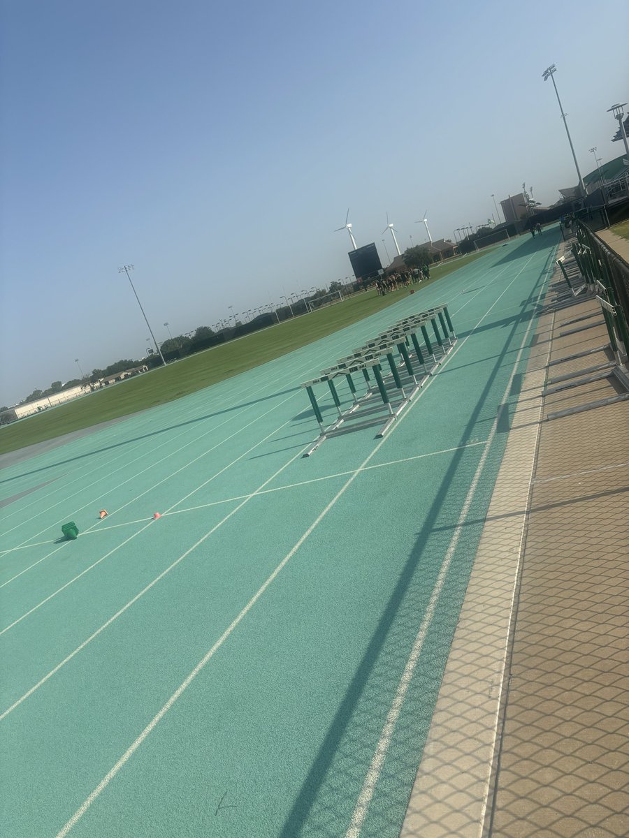 Day 1 of the UNT Track and Field sprint camp was pretty fun. I’m ready to get back out there for day 2 and 3💚 <a href="/LonghornSpeed/">TTHL</a> <a href="/RecruitTheHill1/">Recruit The Hill</a> <a href="/MeanGreenTFXC/">UNT Track & Field/Cross Country</a> <a href="/coaCHhutch92/">Marcus Hutchins</a>