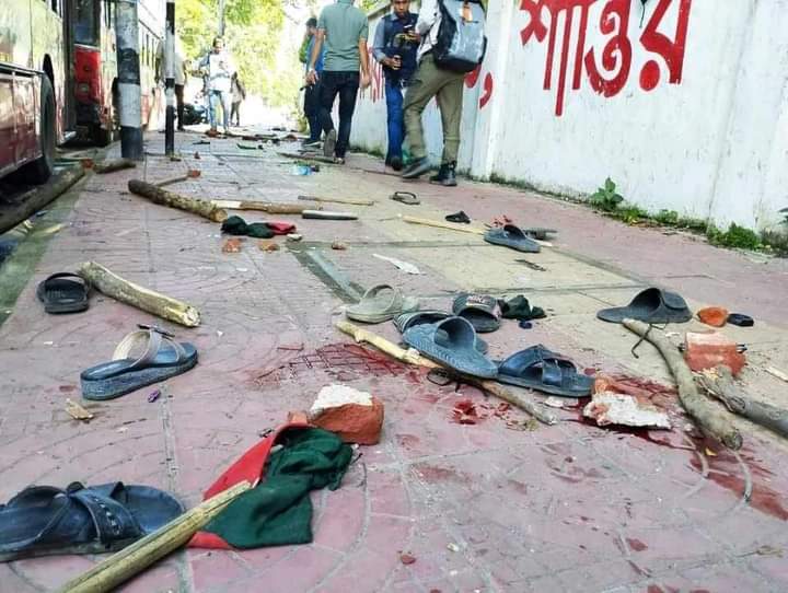 VotingStre19718's tweet photo. ‼️Plz Read‼️
Students in Bangladesh have been protesting against the quota system. However, today about 100 students of Dhaka University were attacked. International moots, please help us trend.
#StudentsUnderAttack
#UniversitiesUnderAttack
#BslTerrorism
#QuotaReformMovement https://t.co/CDNX86LDaE