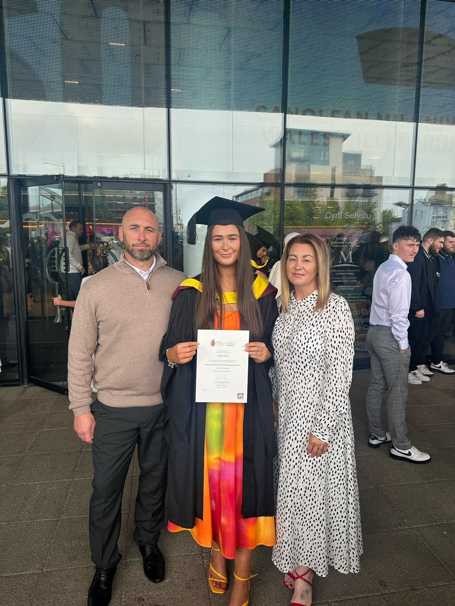 Miss M Thomas tweet media