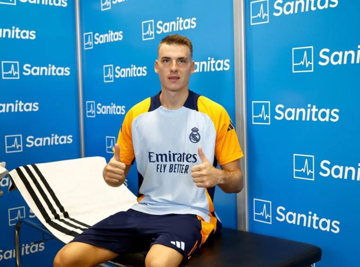 FabrizioRomano's tweet photo. 🚨⚪️ Lunin on his future: “I want to stay at Real Madrid… and I want to play”.

“I’ve been clear already”, told @elchiringuitotv. https://t.co/KgIzrKp1jG