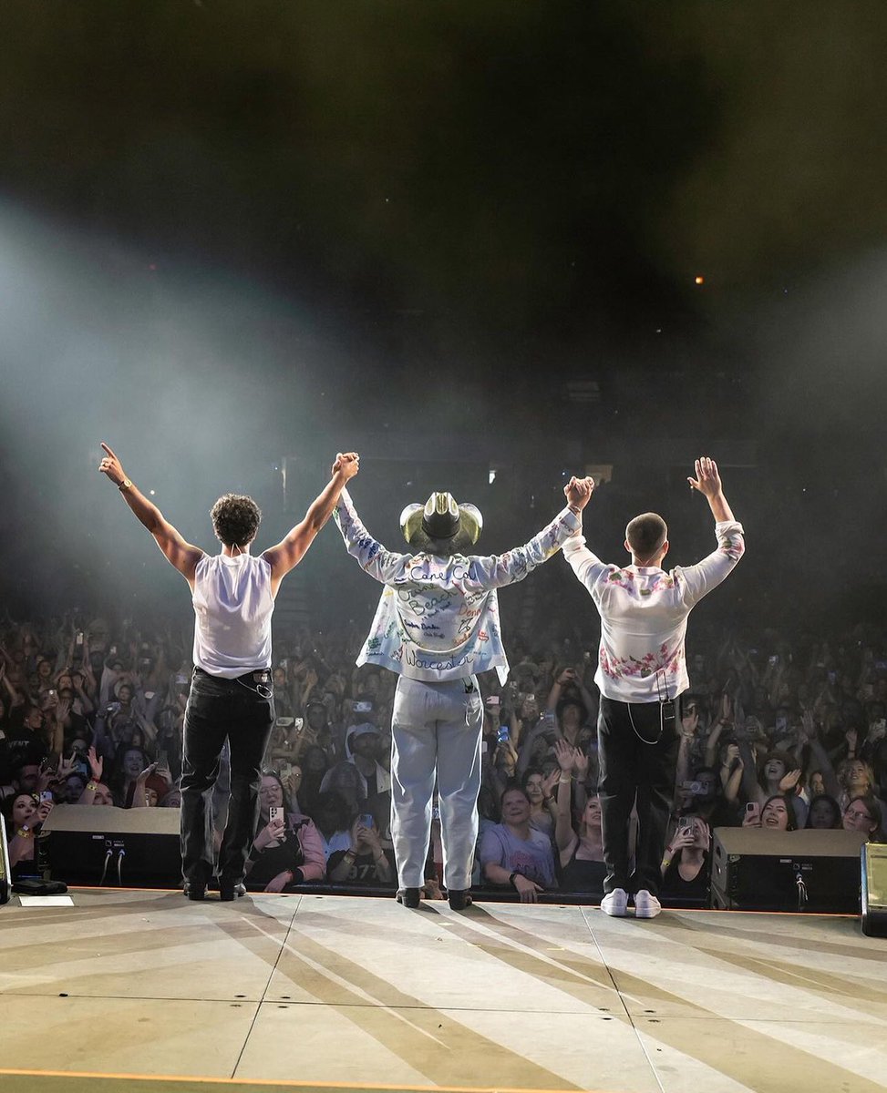 TeamNickGR's tweet photo. The @jonasbrothers via Instagram! https://t.co/Ioc7ETxK8z