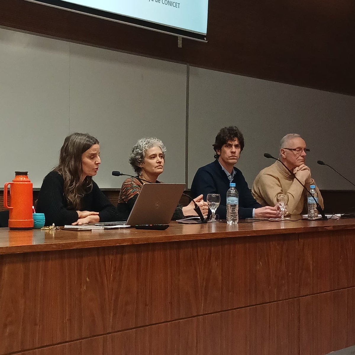 scargenz's tweet photo. Se sumaron a debatir sobre la actualidad de la ciencia y la universidad en Argentina, la Vicedecana, Valeria Levi, la Decana de @ubasociales, Ana Arias, el Diputado diputado @DrDanielGollan y el Senador @GugaLusto. https://t.co/yTB0E0wSPo