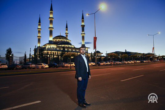 SelimK_ATA's tweet photo. FETÖ’nün 15 Temmuz 2016'daki darbe girişimi sırasında gazi olan 10 kişi, bir yıl sonra yaralandıkları noktada fotoğraflandı. https://t.co/Rt9zA16qV9