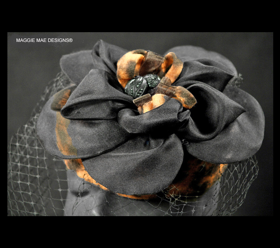 MMaeDesigns's tweet image. Presenting the "Juliette" from the Breeders Cup Hat Collection by MAGGIE MAE DESIGNS. Perfect for the big races at Del Mar!
#breederscuphats #customracinghats #customhats

For more information - maggiemae.com/juliette-hat-h…