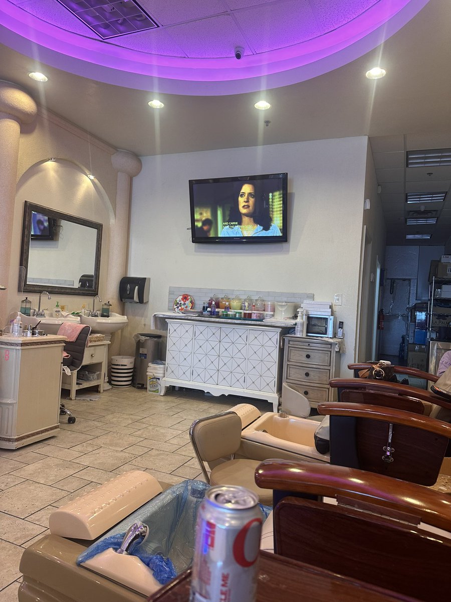 jaceynicholee's tweet photo. @pagetpaget treated myself to a pedicure and it’s like they knew I was coming 🥹 CM early days lives ONNN ✨ https://t.co/zpQZ5mzWq1