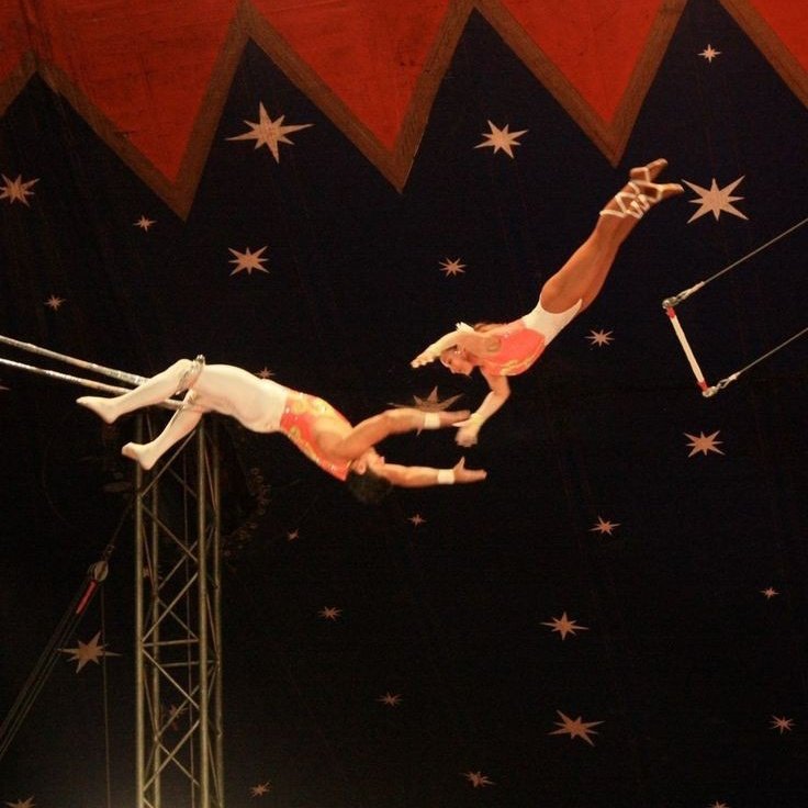 всем привет-привет, с вами гуйнайфэнь! меня хорошо слышно? рада вас всех снова видеть!
подписывайтесь на мой канал, следите за стримом и пишите комментарии в суперчат, а я начинаю сегодняшнюю программу!

🎪