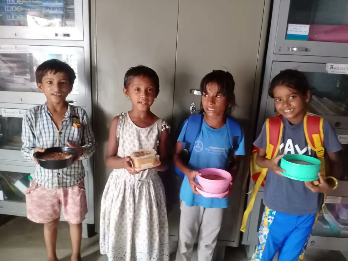 BrightorangeF's tweet photo. Every day children enjoy a nutritious mid-day meal, grateful to @FeedingIndia for the tasty and healthy food that keeps children energetic and focused.
#brightorangefoundation #feedingindia https://t.co/aasArbwnww