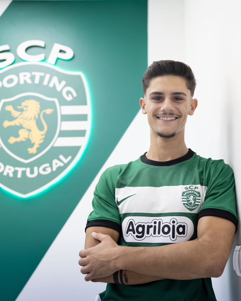 🗣️ “É bom sentir que o Clube confia em mim e que me dá mais este voto de confiança. Estou cá há muitos anos e, para mim, é um orgulho muito grande jogar no Sporting CP e representá-lo”.

Luís Gomes renova contrato com os Leões ✍️ #ADNSporting 
👉 bit.ly/4bIpkT4