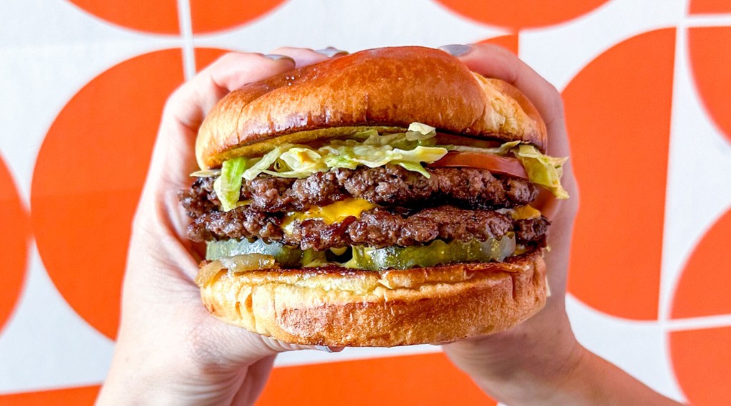 St. Louis Burger Week is right around the corner - Get ready for $8 burger deals at over 50 participating venues from July 22-28: samg.bz/BurgerWeek24
