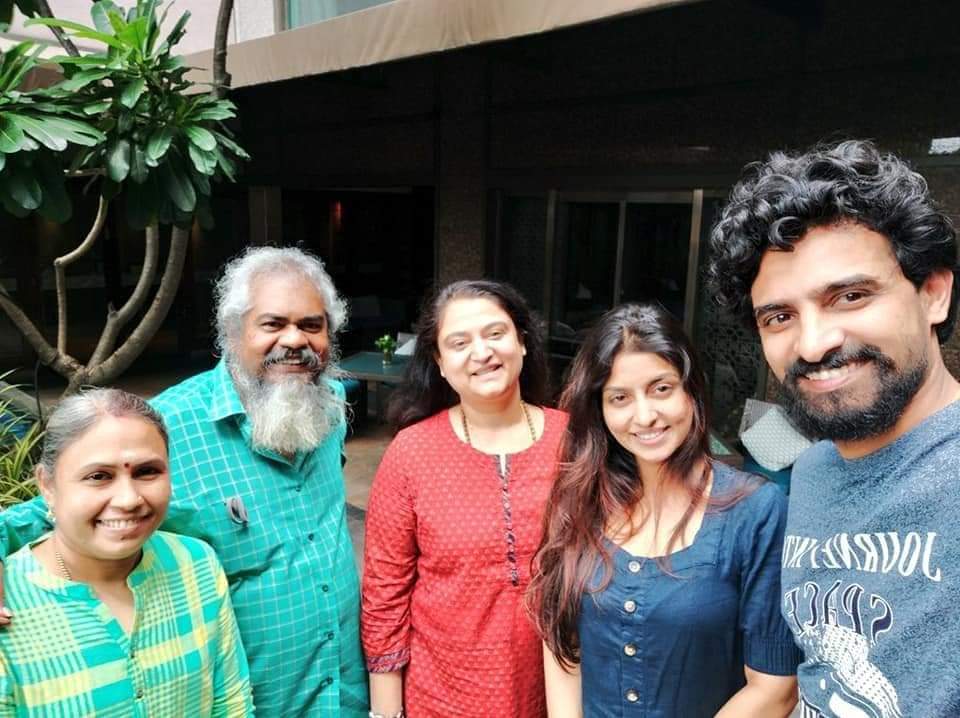 kayaldevaraj's tweet photo. #Throwback 2021 July 15th
வெளிநாட்டில் இருந்து சென்னை வந்திருந்த நடிகை 'ஈரமான ரோஜாவே' மோகினியை சந்தித்துப் பேசினேன். அப்போது 'வெள்ளை யானை' ஆத்மியாவை அவரது கணவருடன் சந்திக்கும் வாய்ப்பு அமைந்தது. ❤️
#VellaiYaanai #Aathmiya
#Mohini #Kollywood #Tollywood #Malayalam #Chennai https://t.co/CkyL6ime79