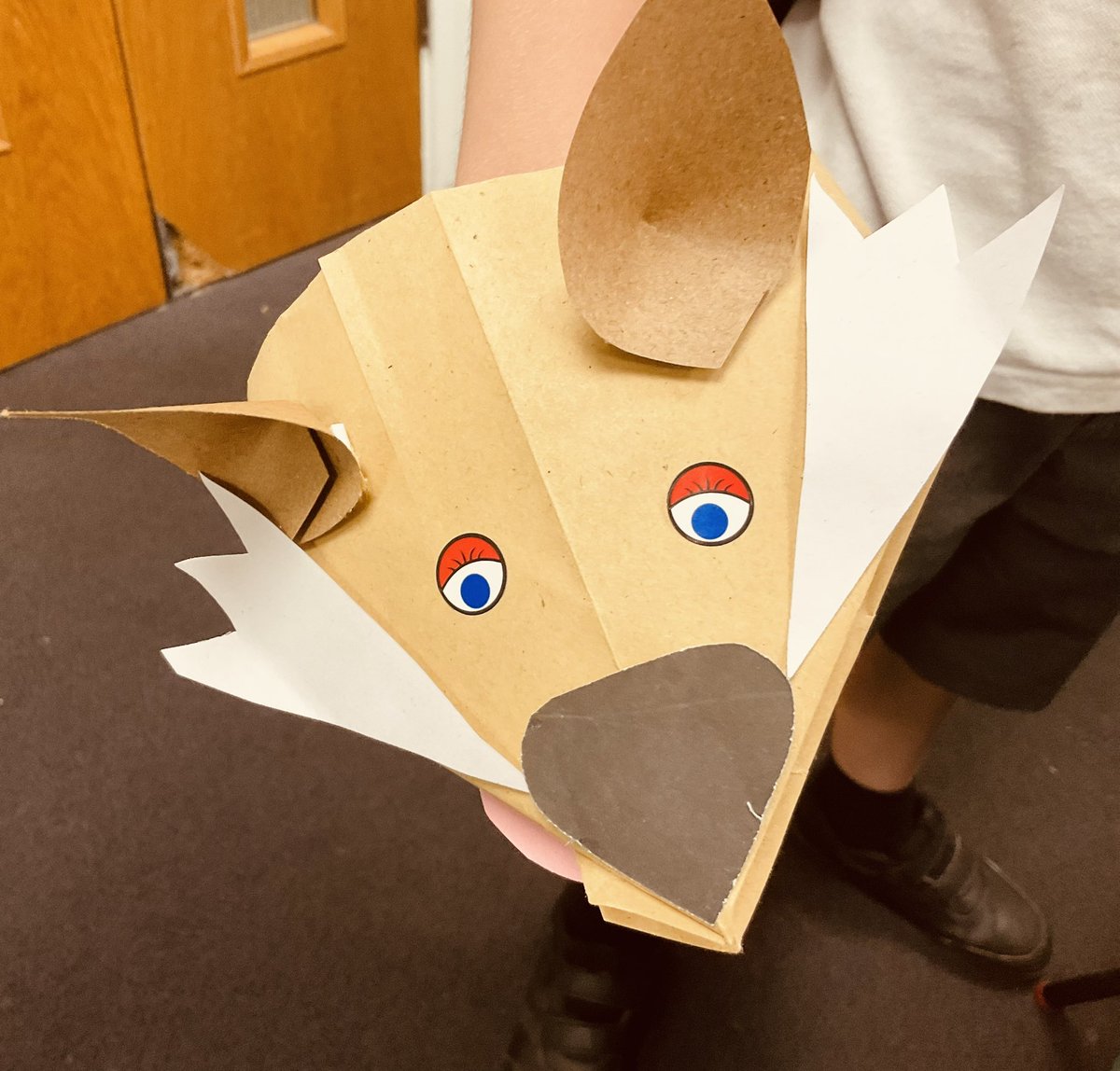 carolinecoates's tweet photo. Lovely day today at @godleyprimary
First session of #artsaward #keentobegreen
Check out these wonderful forever bags and upcycled old envelope fox puppets https://t.co/tTmSDNNee3