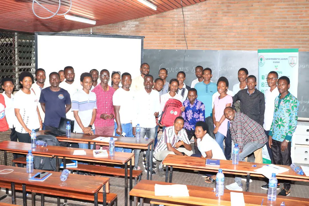EnvironmentUb's tweet photo. #concours_de_sensibilisation
"Sauver la planète Terre et l'humanité".
Un gd merci à #l_AUF pour son soutien financier.
Félicitations aux gagnants et courage à tous les jeunes : nous sommes le changement.
#AUF
#jeunesse #changementsclimatiques #concours #burundi #rumuri https://t.co/VtfwrBIZrU