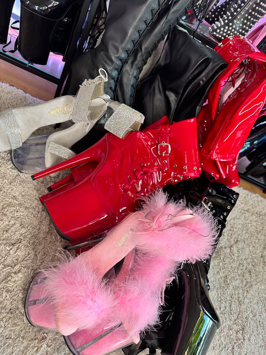 BrisbaneM5978's tweet photo. This could be for the right sissy slut, inbox me now #sissy #slave #heel #feet #chastity https://t.co/kU0NidCG1L