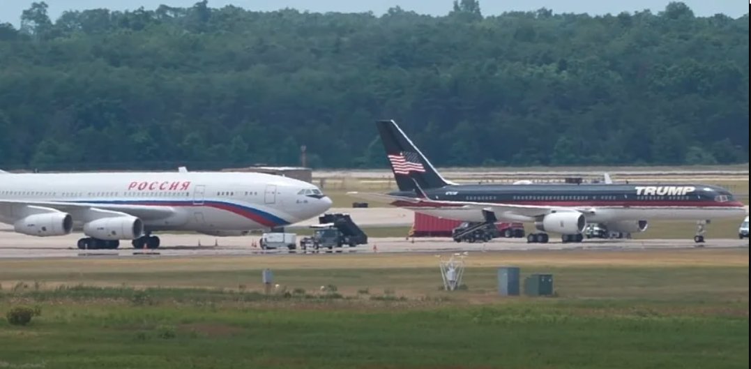 thorchrs's tweet photo. 👇🇺🇸 Anyone remember this? #Dulles #TrumpJet
#RussianJet https://t.co/MsN1rmtZ2S