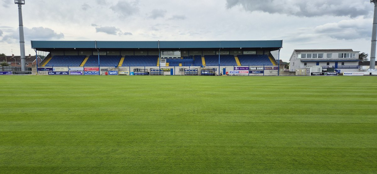 bluegroundforce's tweet photo. Already seeing a difference after only 3 days. Sprayed @humusoil on Friday, bit of heat over the weekend and in today to a decent growth. Some blemishes caused by weedkiller coming off on wheels starting to fill in after an extra spray with the knapsack. Very happy so far https://t.co/WAN70WGSuQ
