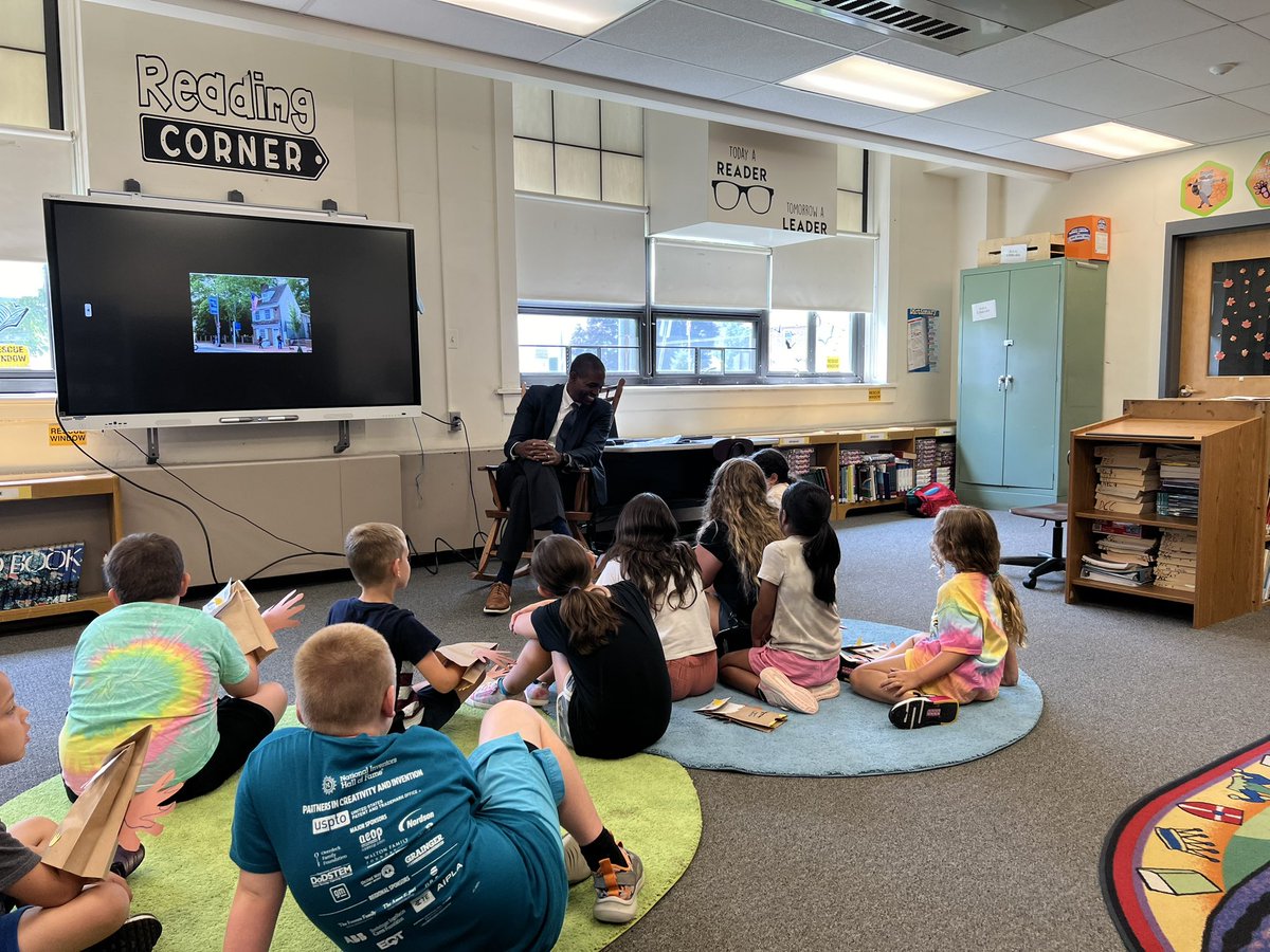 LtGovDelgado's tweet photo. Loved joining students who are a part of the 4-H program at Dover Plains Elementary School. We discussed civic engagement by reading the story of Betsy Ross and played State Flag bingo. Always great connecting with our young people to discuss public service. https://t.co/svl7qqdz6p