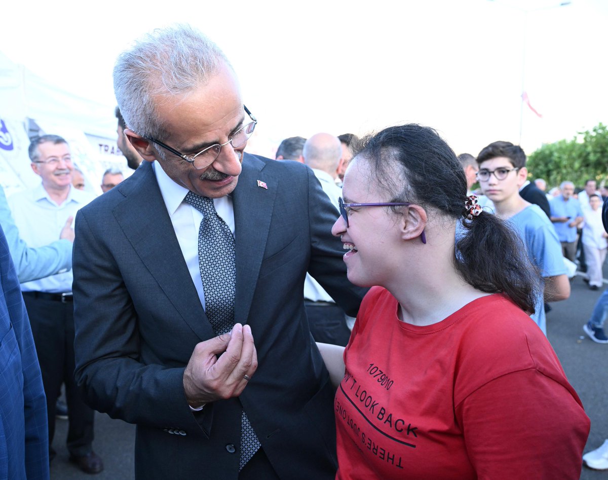 Cumhurbaşkanımız Sayın Recep Tayyip Erdoğan'ın teşrifleriyle düzenlenen 15 Temmuz Demokrasi ve Millî Birlik Günü Anma Programı öncesi belediyelerimiz, sivil toplum kuruluşlarımız ve derneklerimiz tarafından kurulan stantları gezdik. 

Her biri Anadolu olan, her birinde Türk