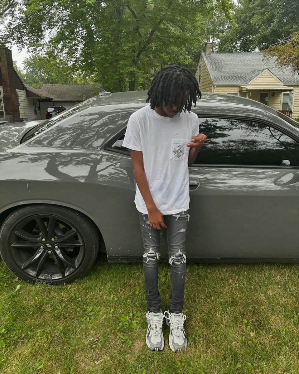 lultris7's tweet image. Young nigga ran up a bag u can’t even imagine feel like ty run me up a bag and blow it on fashion #mb #ripty 💙