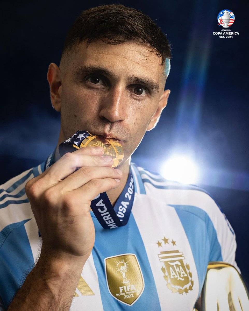 Flaco, no veo nada. Hay brillo de campeón por todos lados. 🏅🏆

📸 <a href="/CopaAmerica/">CONMEBOL Copa América™️</a>