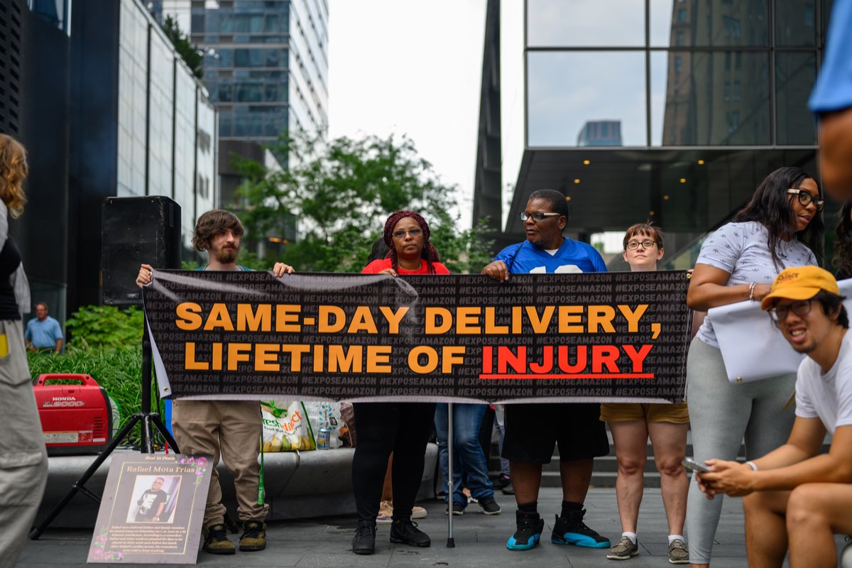 warehouse_life's tweet photo. @amazonlabor @ReformALU @amazonteamsters @Teamsters @MaketheRoadNJ @NelpNews @RutgersCIWO Dozens of us shared our heart felt stories about being injured on the job while working at Amazon. Like our friend Tristan. https://t.co/KA4raovKmc