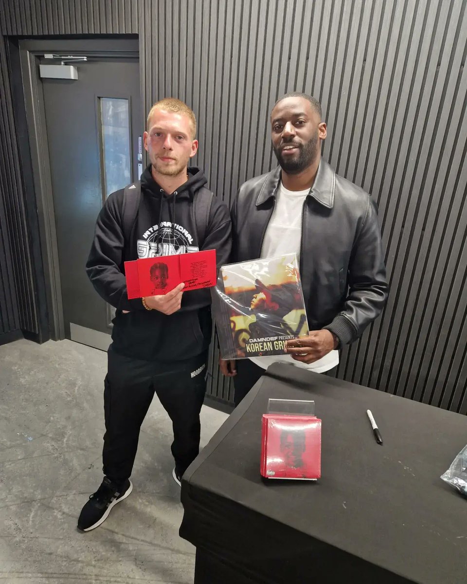 INTLGrime's tweet image. Being Poor Is Expensive 
Album Signing 🖋 💿
@hmv363OxfordSt
Gave @Bashy A Copy Of....
@damndef - Korean Grime Vol1 🇰🇷 
&amp;amp; A International Grime 👕

#Bashy #AshleyThomas