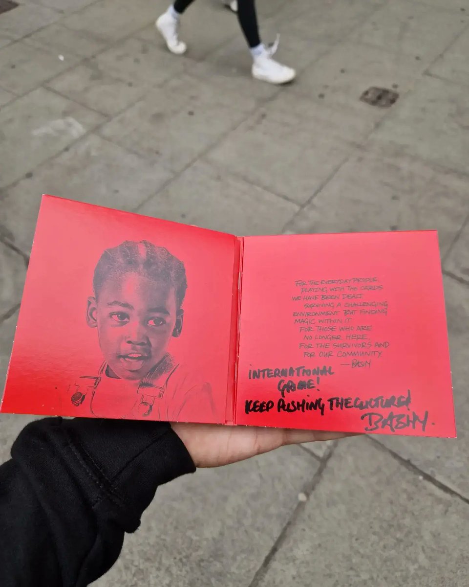 INTLGrime's tweet image. Being Poor Is Expensive 
Album Signing 🖋 💿
@hmv363OxfordSt
Gave @Bashy A Copy Of....
@damndef - Korean Grime Vol1 🇰🇷 
&amp;amp; A International Grime 👕

#Bashy #AshleyThomas