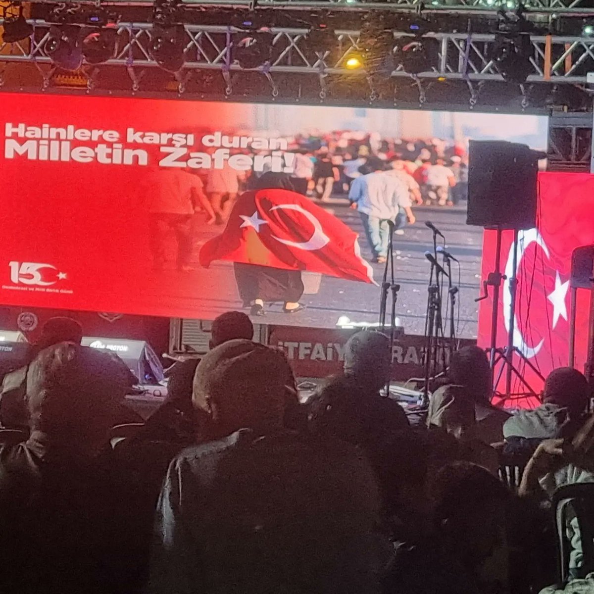 8 yıl önce de meydanda idik bugünde meydandayız. Allah cc ömür verdikçe 15 Temmuz günlerinde her daim meydanda olacağız...