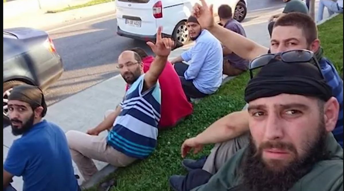 ibdaarsivi's tweet image. İstanbul ve Ankara'nın çeşitli noktalarında Fetullahçı ve Kemalist terör örgütlerinin darbe girişimine, küfrün hakimiyetine karşı direnen Kumandan'ın yiğitleri, Gönüldaşlarımız!

#ibdaarsivi 
#İBDA
#15TemmuzuUnutmayacağız