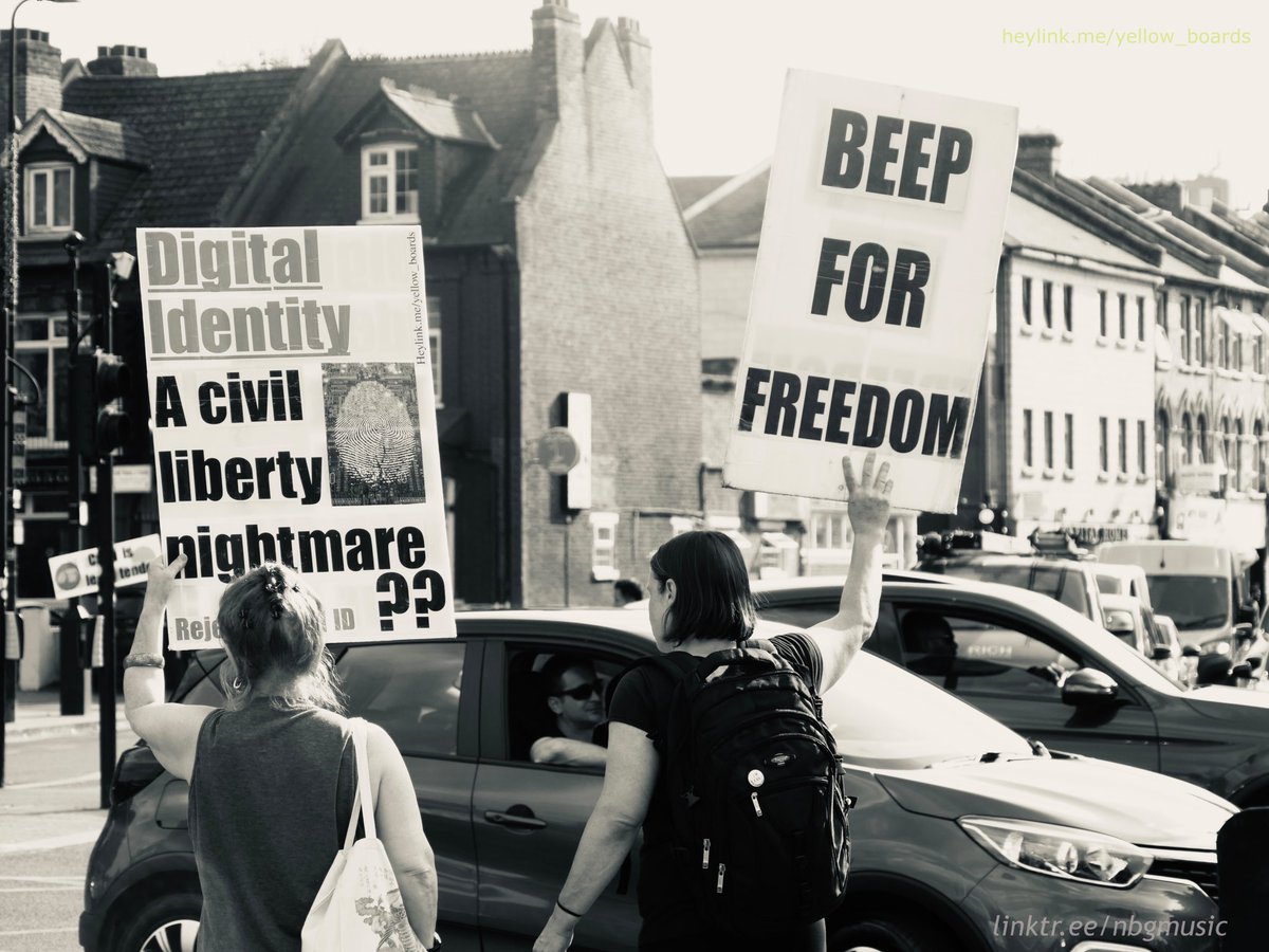 YellowBoards's tweet photo. #yellowboards #yellowboardarmy #outreach #londonpics #rejectagenda2030 #london #keepcashalive #cashisking #rejectdigitalids #rejectcbdc #rejectagenda2050 https://t.co/EvT8W8mdYL