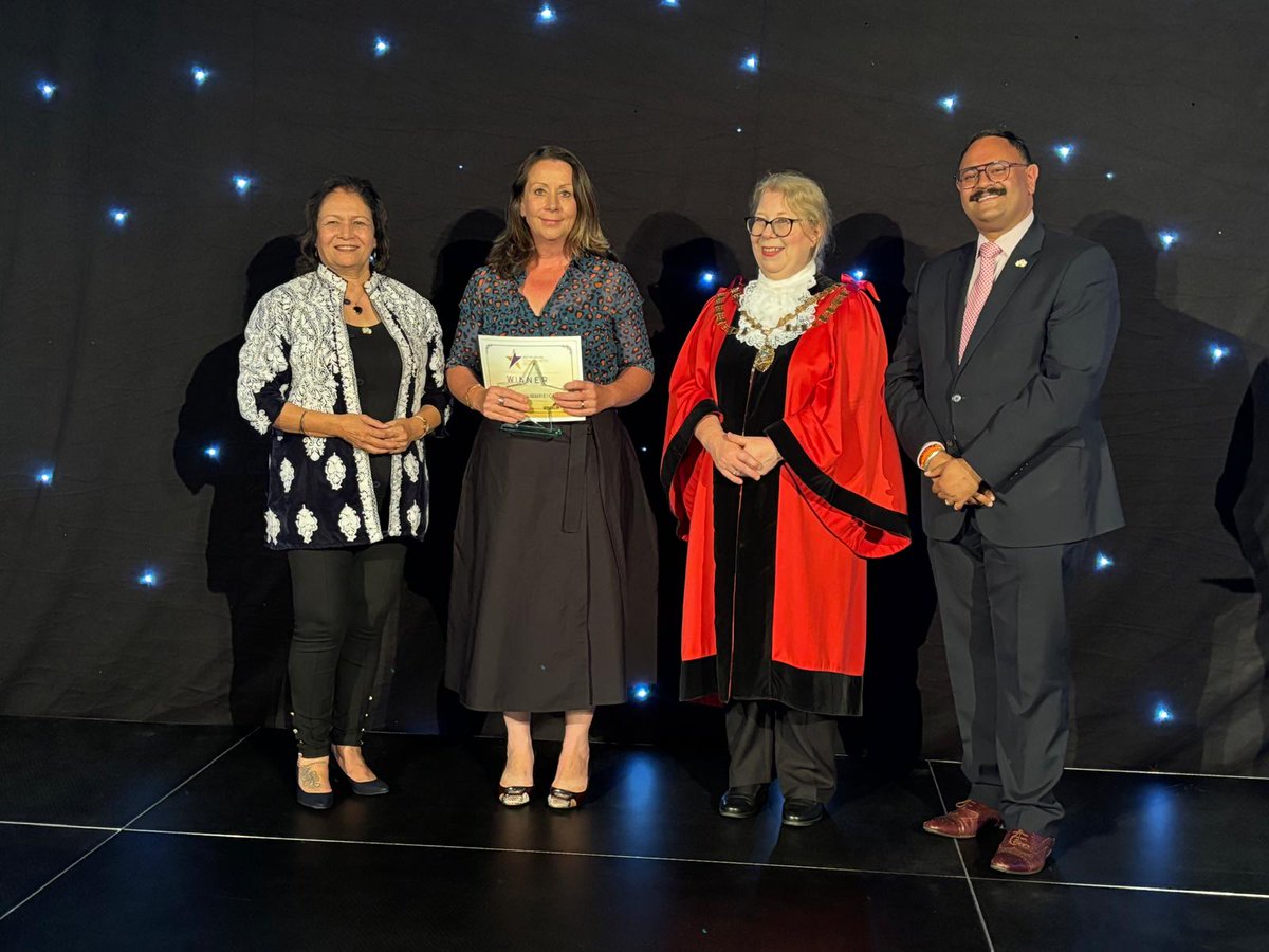 Hounslow Council (@lbofhounslow) on Twitter photo Next up we're celebrating Dr Karen Liebreich <a href="/kareninagarden/">Karen Liebreich</a>
Karen holds various voluntary roles, including in Chiswick Flower Market, and Abundance London. She is a hugely valuable asset to the community.
Jen Thorndycraft accepted the award on Karen's behalf. Next up we're celebrating Dr Karen Liebreich <a href="/kareninagarden/">Karen Liebreich</a>
Karen holds various voluntary roles, including in Chiswick Flower Market, and Abundance London. She is a hugely valuable asset to the community.
Jen Thorndycraft accepted the award on Karen's behalf.