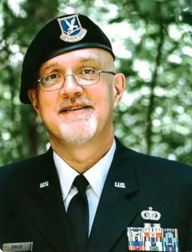 distant_earth83's tweet image. American military adviser Richard "Rich" Harry Kirlin died suddenly on June 24 in Kyiv. 

Kirlin has a fairly impressive track record: service in the US Air Force, work in the field of information technology and logistics, close ties with the Central Command of the American Armed