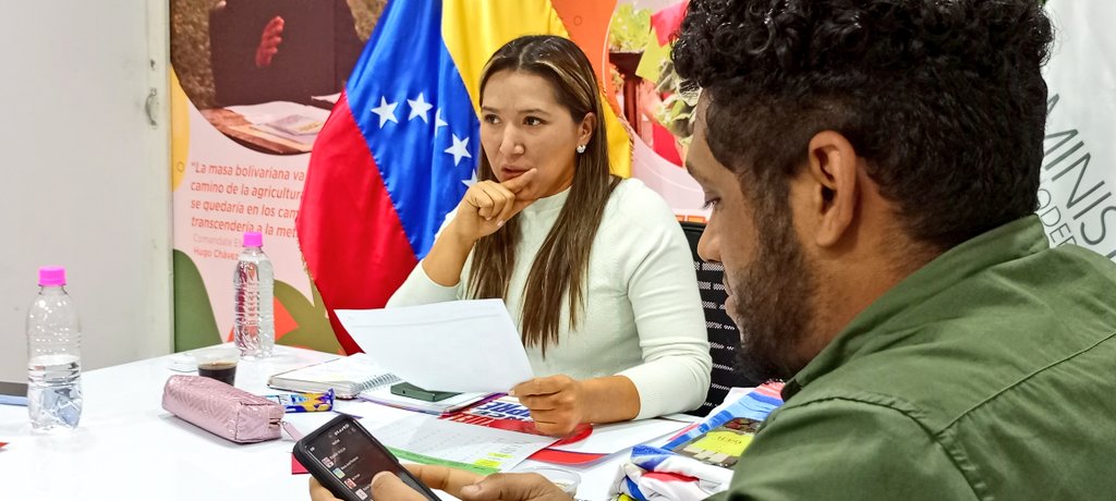 Viceagrourbana's tweet photo. 🌱 Min. @jhoagaby, lidera Junta Ministerial, con el fin de generar un balance de las actividades y organizar la Agenda Agrourbana para la atención de los productores/as en el territorio.

@NicolasMaduro

#CrecimientoProductivo https://t.co/I9XT91HdFT