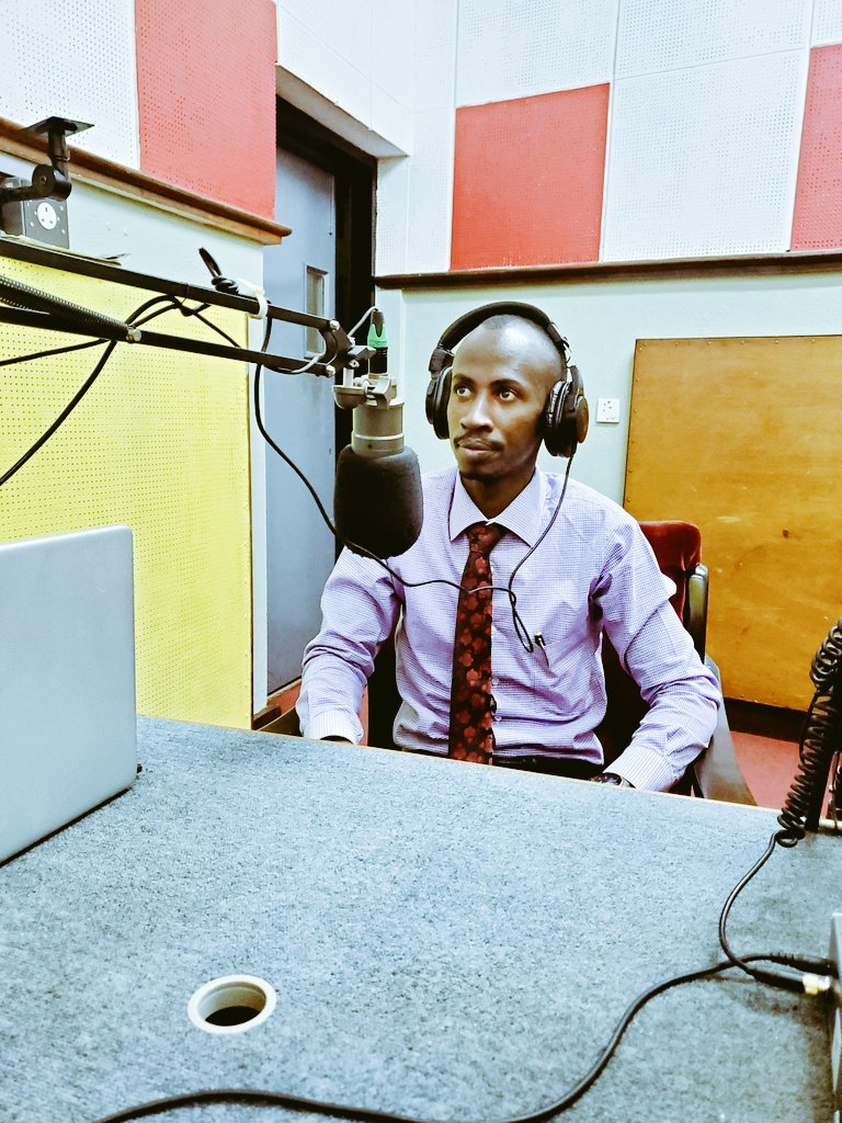 Anirwoth_Sarah's tweet photo. Last Saturday, I (we) had the privilege to discuss at UBC Radio "The challenges faced at the University, and possible ways to deal with!
Thanks to everyone who tuned in.
#Greatconversation
#Campuslife
#RadioSession https://t.co/MU4snvCoo2