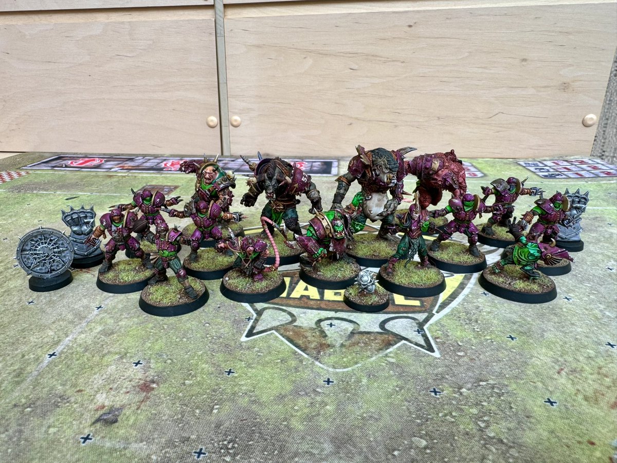 timdabossdavis's tweet photo. Speed painted a Chaos Renegades team over last coupe of days for the @HullsAngelsClub Blood Bowl League!
#HABBL https://t.co/WZUqU1ryOz