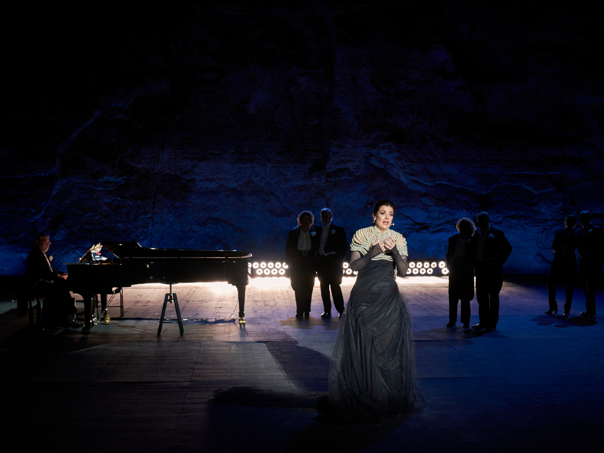 TEATROCLASICO's tweet photo. 👏🏻 Hoy se estrena «Canciones de amor, de desamor y de piratas» en el @grecfestivalbcn.

Dirigida por Jorge Torres, la obra trae al escenario la emoción del Romanticismo a través de sus versos más famosos, con grandes estrellas de nuestro teatro.

🎟️ Info:
https://t.co/J7gEf7ukWN https://t.co/YTxtEyDY6u