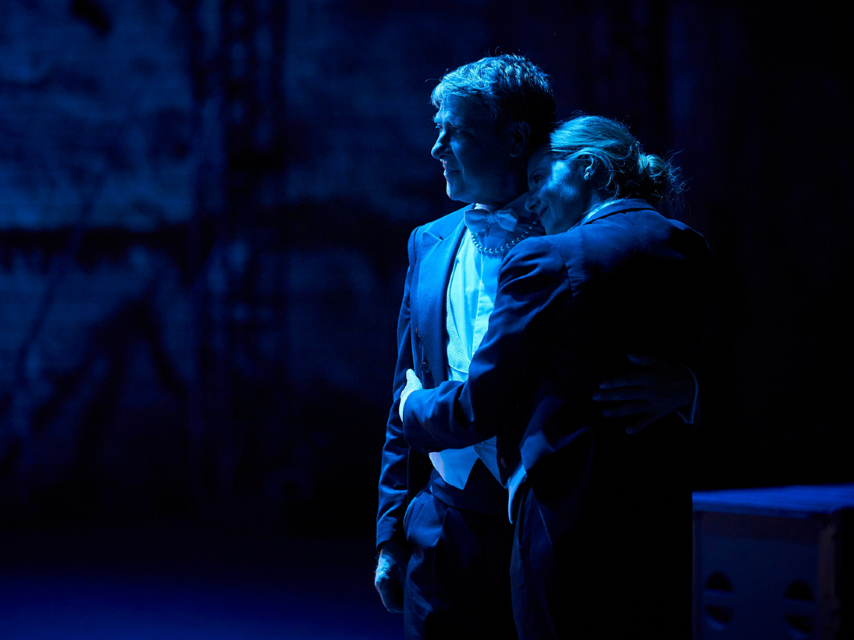TEATROCLASICO's tweet photo. 👏🏻 Hoy se estrena «Canciones de amor, de desamor y de piratas» en el @grecfestivalbcn.

Dirigida por Jorge Torres, la obra trae al escenario la emoción del Romanticismo a través de sus versos más famosos, con grandes estrellas de nuestro teatro.

🎟️ Info:
https://t.co/J7gEf7ukWN https://t.co/YTxtEyDY6u