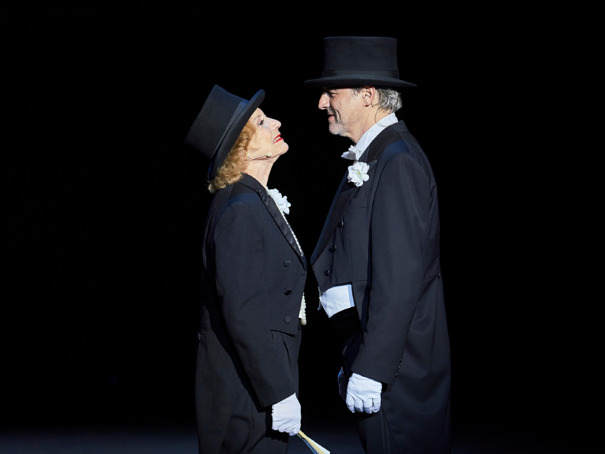 TEATROCLASICO's tweet photo. 👏🏻 Hoy se estrena «Canciones de amor, de desamor y de piratas» en el @grecfestivalbcn.

Dirigida por Jorge Torres, la obra trae al escenario la emoción del Romanticismo a través de sus versos más famosos, con grandes estrellas de nuestro teatro.

🎟️ Info:
https://t.co/J7gEf7ukWN https://t.co/YTxtEyDY6u