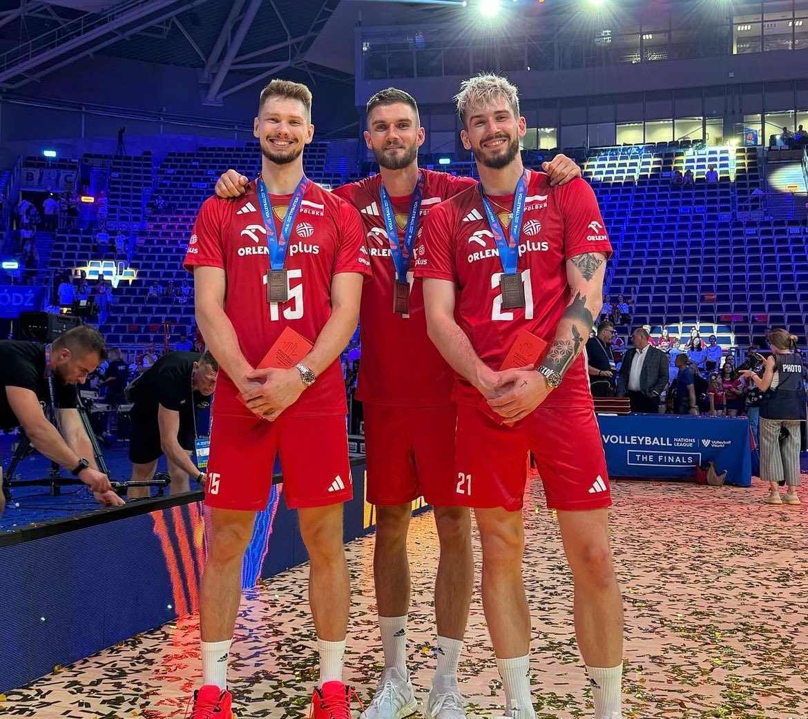 julia_piechocka's tweet photo. Czyli chcecie mi powiedzieć że to było ich ostatnie zdjęcie razem…😭🥺#gangłysego https://t.co/N4NvqffPq8