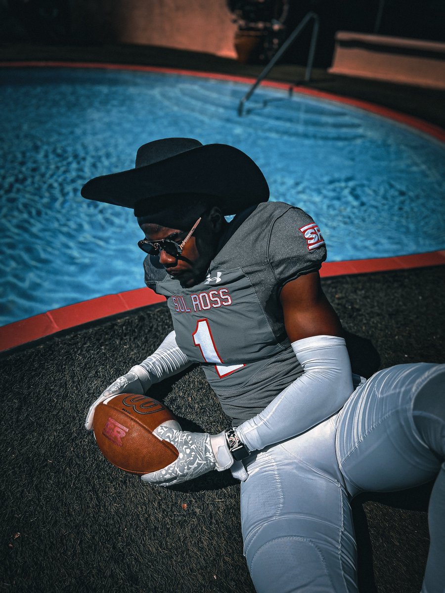 SRSUFootball's tweet image. Born with the drip, just learned how to hustle 🐺

#BrandEm